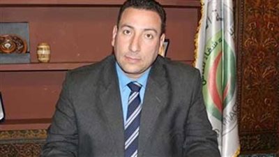 بعد إثارته للجدل.. نقيب الصيادلة الأسبق يرد على 