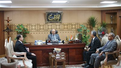 رئيس جامعة جنوب الوادي يهنئ مدير أمن قنا الجديد