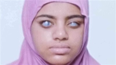 محافظ أسوان يهنئ الطالبة هاجر محمد الأولى في شهادة الثانوية العامة 