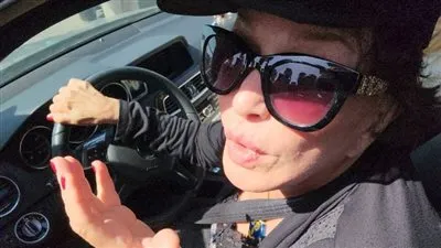 لبلبة تشارك في تشييع جثمان نجل الفنان حسن يوسف (صور)