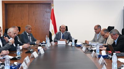 وزير الري يبحث خطة الوزارة للتعامل مع موجات الحرارة المحتملة