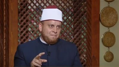 شاهد.. عالم أزهري يرفض الرد على سؤال على الهواء 