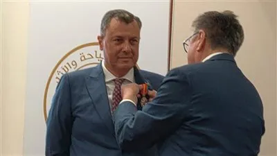 تكريم وزير السياحة والآثار بأعلى وسام من دولة كازاخستان 