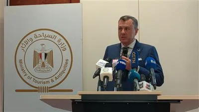 وزير السياحة يكشف عن سبل خدمة السياحة الكازاخية في مصر 