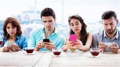 طبيب: لدينا 10 ملايين مدمن إنترنت.. والسوشيال ميديا ساعدت على ظهور اضطرابات الشخصية