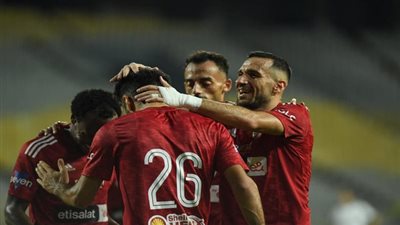 عرض عربي على طاولة نجم الأهلي