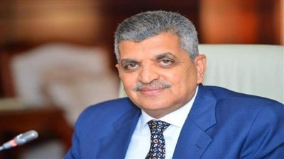 الفريق أسامة ربيع: انتشال القاطرة 