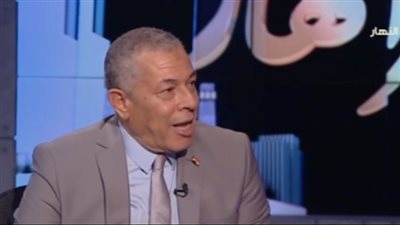 عمدة المصريين في باريس يفجر مفاجأة عن تحويلات العاملين في الخارج