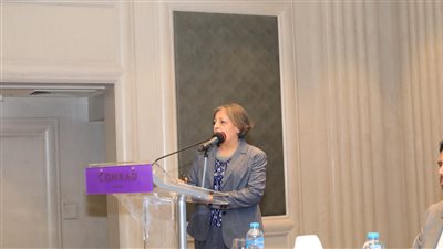 الدكتورة ميرفت الديب تقدم عرضا يتضمن مناهج المرحلة الإعدادية للتعليم العام