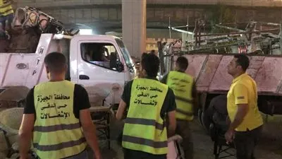 حي الدقي يرفع 366 حالة إشغال من الكافيهات (صور)