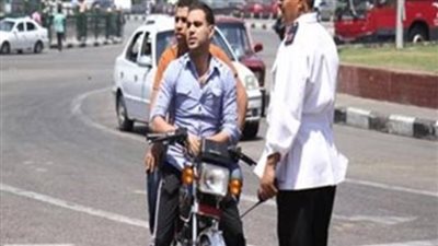 لعدم ارتداء الخوذة.. تحرير 672 مخالفة لقائدي الدراجات النارية
