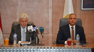 وزير التعليم العالى يشهد توقيع عقود تصنيع أول سيارة كهربائية مصرية محلية الصنع