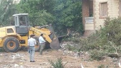 حمله مكبره لرفع القمامه ونظافة الشاطئ وصيانة الإنارة بمشاركة 5 وحدات محلية بمصيف جمصة