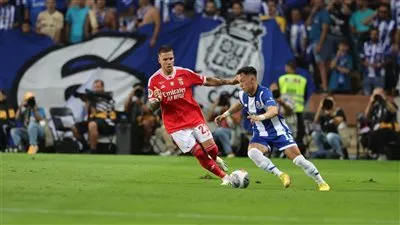 بنفيكا ينتصر على بورتو منقوص العدد ويُتوج بلقب كأس السوبر البرتغالي