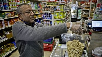 اسعار السلع الاساسية.. ارتفاع أسعار الفول والسكر والزيت وانخفاض اللحوم بمعاملات اليوم