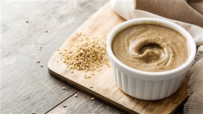 طريقة عمل الطحينة الخام في المنزل بمقادير مضبوطة بالجرام والكوب