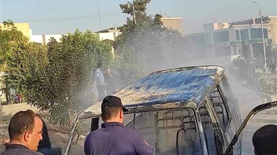 اشتعال حريق في سيارة ميكروباص بمدينة الخانكة 