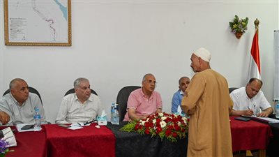 وزير الري يلتقي عددا من المنتفعين ورؤساء الروابط بمحافظة البحيرة 
