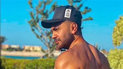 تامر حسني يشوق جمهوره لعمل فني جديد