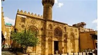 كل ما تريد معرفته عن جامع الأقمر
