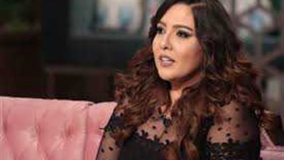 مي كساب تحسم الجدل بشأن عرض 