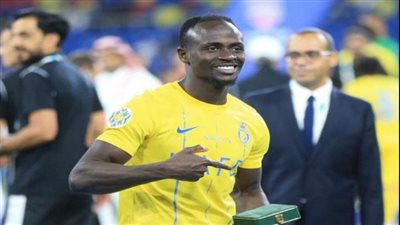 عادل كريّم يكشف حقيقة الصورة الضاحكة على سخرية ماني من صلاح