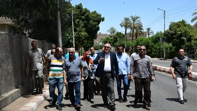 محافظ قنا يتفقد مشروعات تطوير المجمع الحرفى الصناعى بمنطقة الصالحية