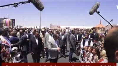 شاهد.. استقبال شعبي حافل للرئيس السيسي من أهالي السلوم ومطروح وسيدي براني
