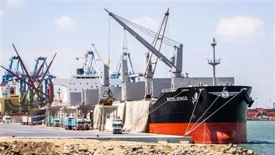 ميناء دمياط يستقبل 13 سفينة خلال 24 ساعة