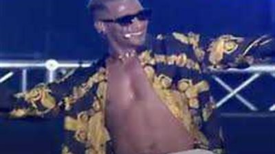 محمد رمضان يهنئ الهلال على صفقة نيمار أثناء حفله في جدة