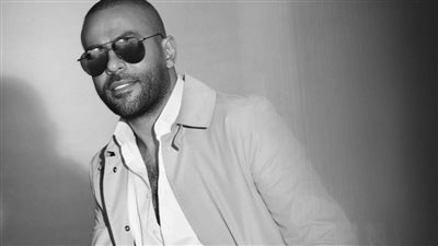 تامر عاشور يقترب من تحقيق نصف مليون مشاهدة بـ أغنية 