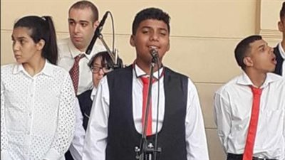 «ستيفن موحد المصريين».. طفل قبطي يبدع في الإنشاد الديني: تعلم على يد عائلة التهامي (صور)