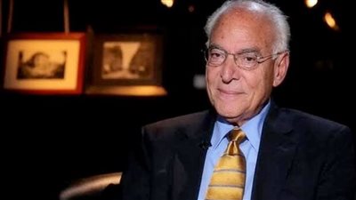 هل يمكن أن يكون هناك حياة على كواكب أخرى؟.. فاروق الباز يرد