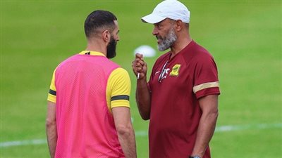 سبب مثير وراء صدام بنزيما ونونو سانتو 