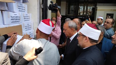وزير الأوقاف يوزع 2 طن لحوم من صكوك الأضاحي بالقليوبية