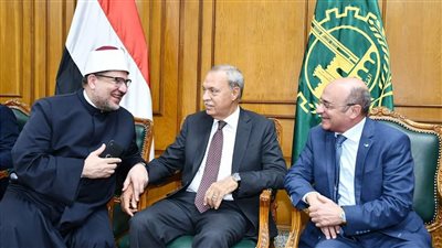 وزير الأوقاف يهنئ محافظ القليوبية بالعيد القومي للمحافظة 
