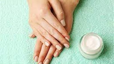 وداعًا للتصبغات.. واحصلي علي يدين ناعمتين وفاتحتين كبياض الثلج
