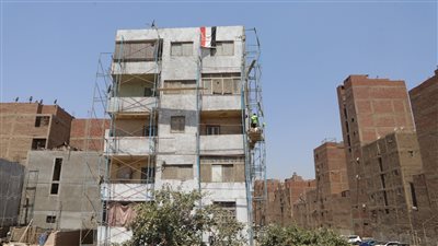 محافظ الجيزة يتابع أعمال طلاء واجهات العقارات المطلة على الطريق الدائري.. صور