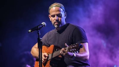 للمرة الأولى.. الفنان 