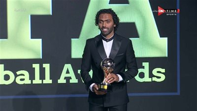 عاجل.. تتويج حسين الشحات بجائزة أفضل لاعب في الدوري المصري 