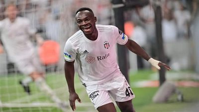 نجم الأهلي السابق يتسائل: هل لا يوجد سوى سوزا وموليكا في العالم؟