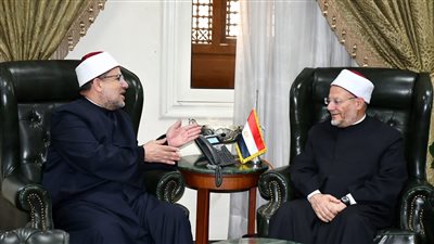 وزير الأوقاف يهنئ المفتي بثقة الرئيس على التمديد له لمدة عام
