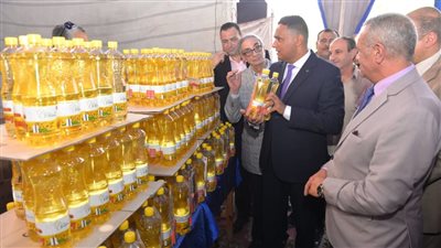 خصومات كبيرة.. محافظ الدقهلية يفتتح معرض 