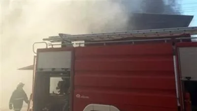 المعمل الجنائي يعاين حريق شقة سكنية بمنشأة ناصر