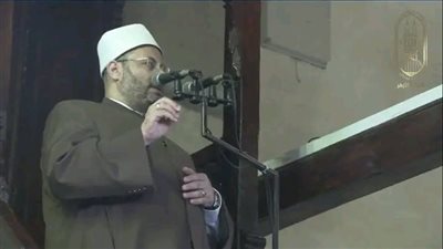 خطيب الجامع الأزهر: النبي ﷺ يريد منا إيمانا أعمق من الثناء عليه 