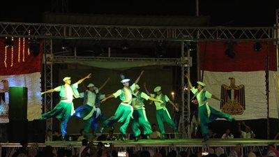 إقبال وتفاعل كبير.. الإسماعيلية تتزين بالفنون الشعبية لفرق أربع قارات بمهرجانها الدولي (صور) 