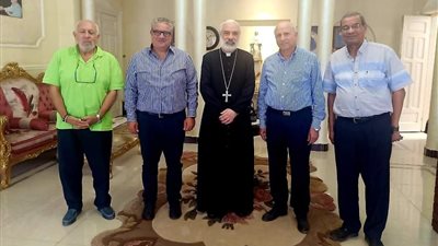الأنبا باسيليوس يستقبل رئيس مجلس إدارة جمعية الصعيد بالقاهرة