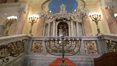 أستاذ آثار إسلامية يكشف سبب اهتمام الدولة بتطوير المعابد اليهودية (فيديو)