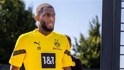 مهاجم الأهلي المحتمل.. 