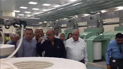  وزير قطاع الأعمال العام يتابع التشغيل التجريبي لمصنع 